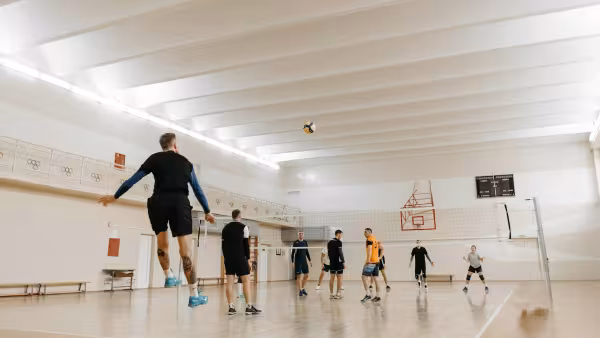 Littler Embraces the Heat, Rotterdam Crowd Can't Shake Him